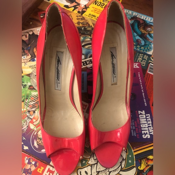 Hot pink patent leather wedges - Picture 5 of 6